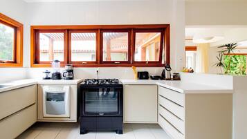 House | Private kitchen | Full-sized fridge, microwave, oven, stovetop