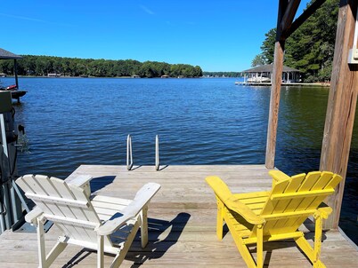 Amazing Listing Just Off the Main Lake, No Steps to the Doc! High-Speed Internet