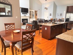 Dining - Amazing Listing Just Off the Main Lake, No Steps to the Doc! High-Speed Internet (Macon)