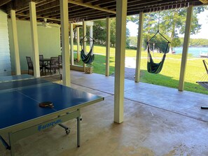Outdoor dining - Amazing Listing Just Off the Main Lake, No Steps to the Doc! High-Speed Internet (Macon)