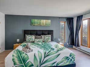 3 bedrooms, desk, free WiFi, bed sheets