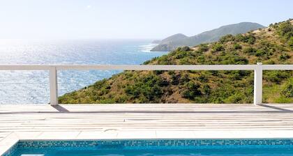 New House with Amazing Views & Pool!