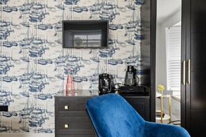 Interior - Pilgrim Suite - Sea view - Free Wi-Fi (Brixham)
