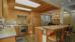 Private kitchen - Agate Bay Chalet (Carnelian Bay)