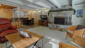 Living room - Agate Bay Chalet (Carnelian Bay)