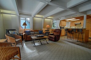 Hus - flere senge (Agate Bay Chalet) | Stue | Bordtennisbord, bøger, videobibliotek