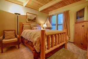 Hus - flera sängar - utsikt mot innergården (Bed-N-Bliss) | 4 sovrum, individuell inredning, unika möbler och arbetsyta för laptop