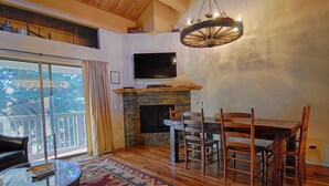 House, Multiple Beds, Courtyard View (Bed-N-Bliss) | Living room - Bed-n-bliss (Kings Beach)