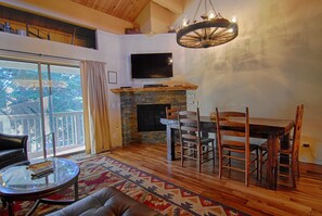 House, Multiple Beds, Courtyard View (Bed-N-Bliss) | Living room