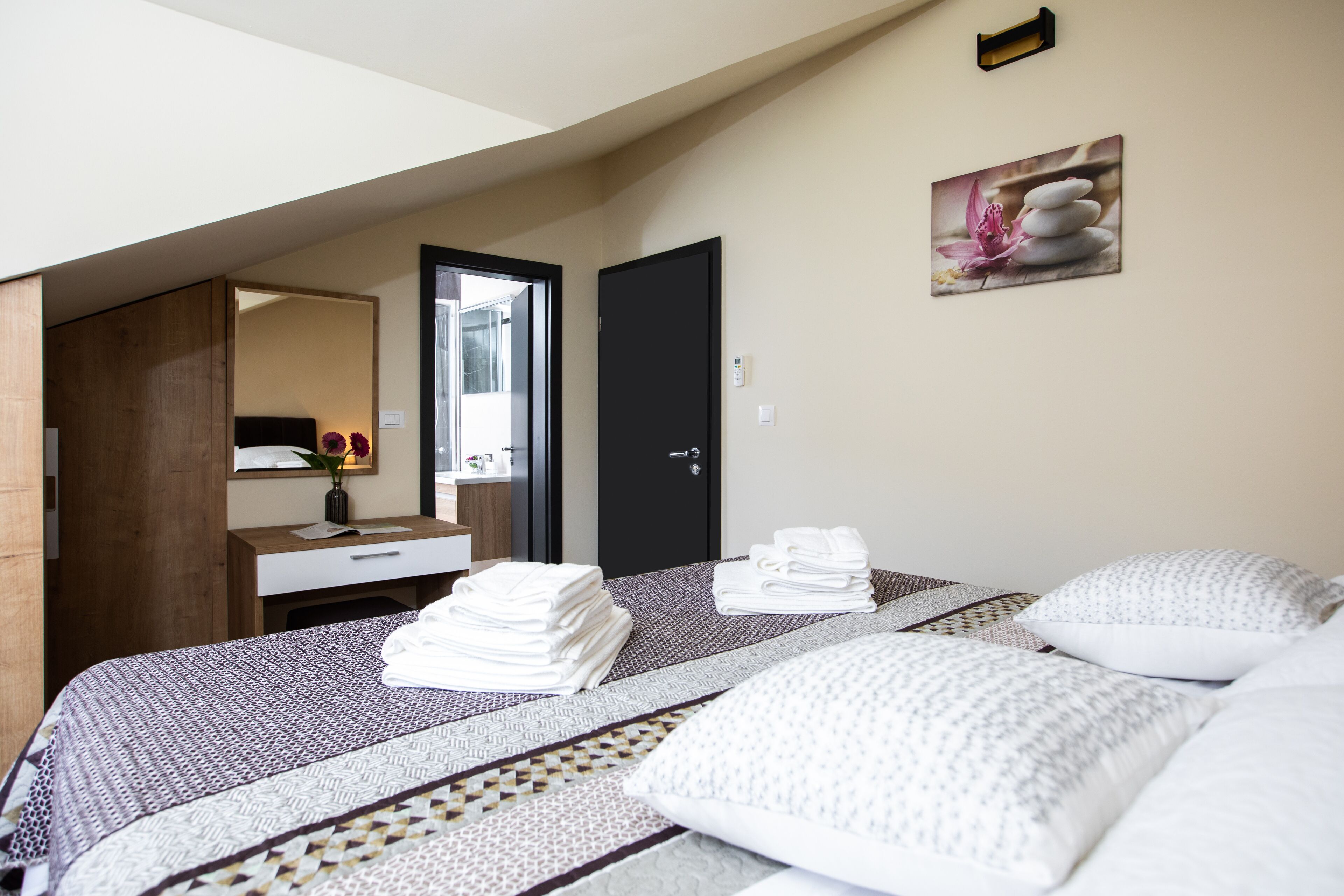 4 habitaciones, tabla de planchar con plancha, cuna de viaje y wifi 