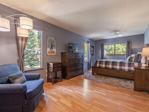 Room - Bristol's Edge (Kings Beach)