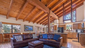House, Multiple Beds (Bristol's Edge) | Living room