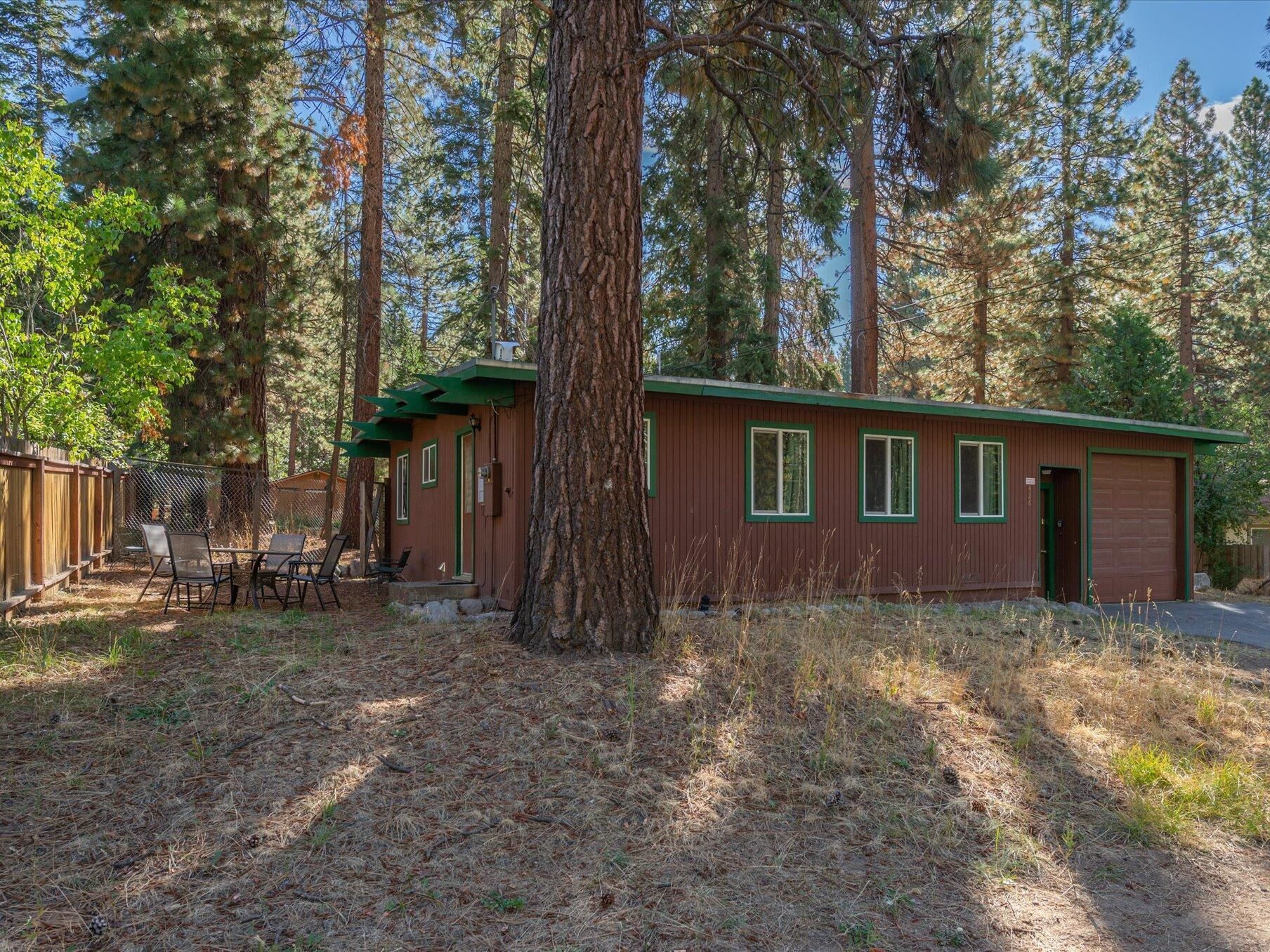 Rumah, Beberapa Tempat Tidur (The Raccoon Shanty) | Eksterior