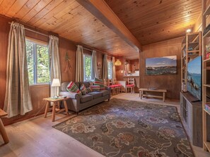 House, Multiple Beds (The Raccoon Shanty) | Living area