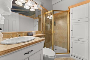 Ferienhaus, Mehrere Betten (Dolly Varden Cottage) | Badezimmer