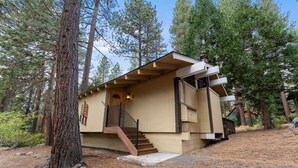 Hus - flere senge (Dolly Varden Cottage) | Udendørsområde