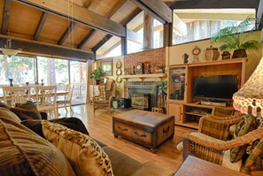 House, Multiple Beds (Dolly Varden Cottage) | Living room