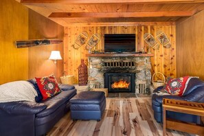 Casa, varias camas (Hawk's Haven) | Sala de estar