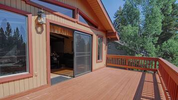 House, Multiple Beds (Kingswood Manor) | Balcony