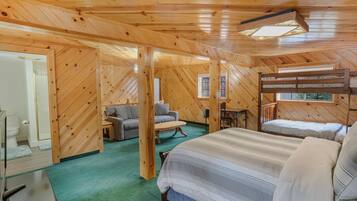 Nhà, nhiều giường (Kingswood Manor) | 4 phòng ngủ, trang trí khác biệt