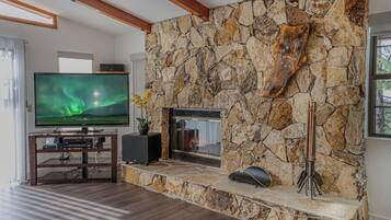 House, Multiple Beds (Kingswood Manor) | Interior