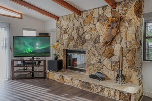 House, Multiple Beds (Kingswood Manor) | Interior