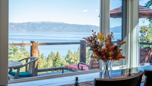 Maison, Plusieurs lits, vue sur le lac (Luxury Lakeview Retreat - Hot Tub, SU) | Intérieur