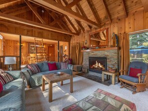 House, Multiple Beds (SKI LEASE "Ons Huis Cabin") | Living area