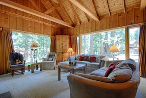 Talo, useita sänkyjä (SKI LEASE "Ons Huis Cabin") | Olohuone