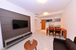 Suite Deluxe, 2 habitaciones | Camas con efecto memoria, minibar, wifi gratis y ropa de cama
