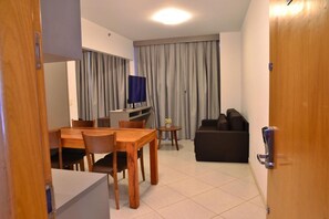 Deluxe Suite, 1 Bedroom | Memory foam beds, minibar, free WiFi, bed sheets
