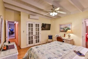 2 bedrooms, iron/ironing board, free WiFi, bed sheets - Canal View Summer Escape With Dock, Hot Tub and Cabana Club Access (Key Colony Beach, Marathon)