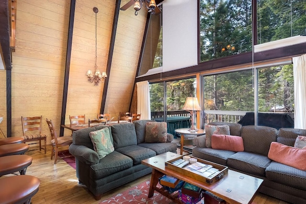 House, Multiple Beds (Runnymeade Cottage) | Living room