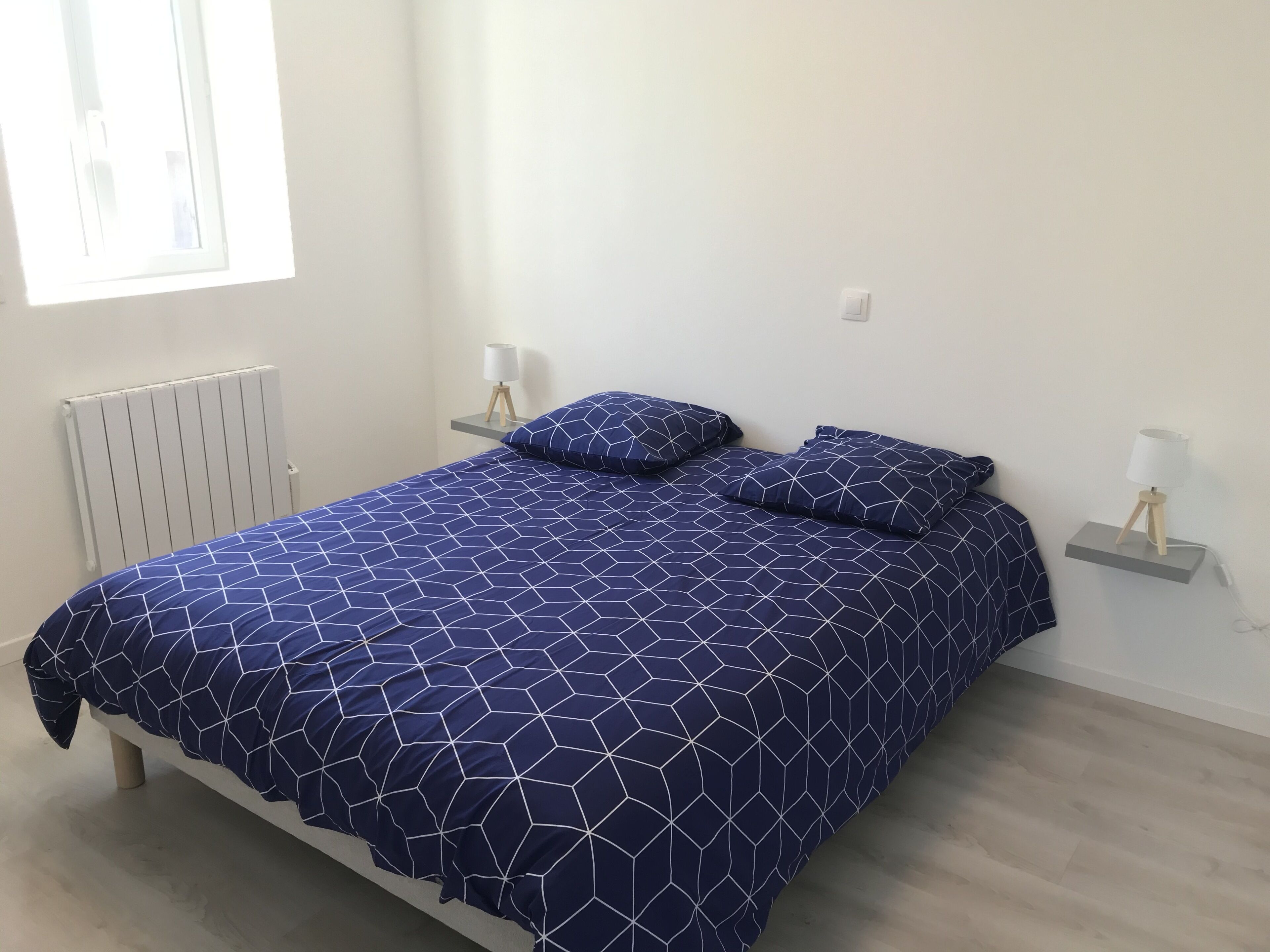 3 chambres, lit parapluie, draps fournis