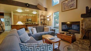 House, Multiple Beds (Bear's Den) | Living room