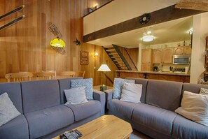 House, Multiple Beds (Bear's Den) | Living room