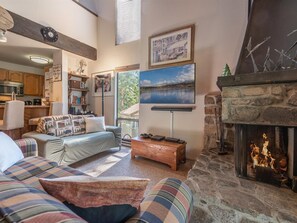 Living area - Bear's Den (Kings Beach)
