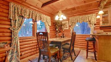 Ferienhaus, Mehrere Betten (The Bernstein Bear Cabin) | Eigene Küche