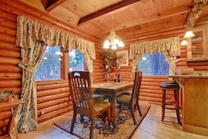 House, Multiple Beds (The Bernstein Bear Cabin) | Private kitchen