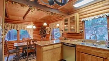 House, Multiple Beds (The Bernstein Bear Cabin) | Private kitchen