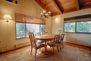 House, Multiple Beds (Cedar Flat Lookout) | Private kitchen