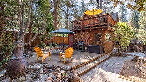 House, 1 Queen Bed with Sofa bed (The Gingerbread Cottage) | Property grounds