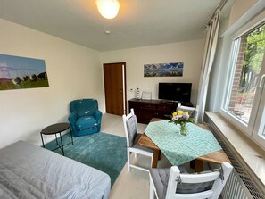 1 bedroom, travel cot, free WiFi, bed sheets