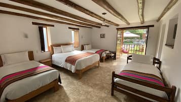 1 dormitorio, caja fuerte, tabla de planchar con plancha y cuna de viaje