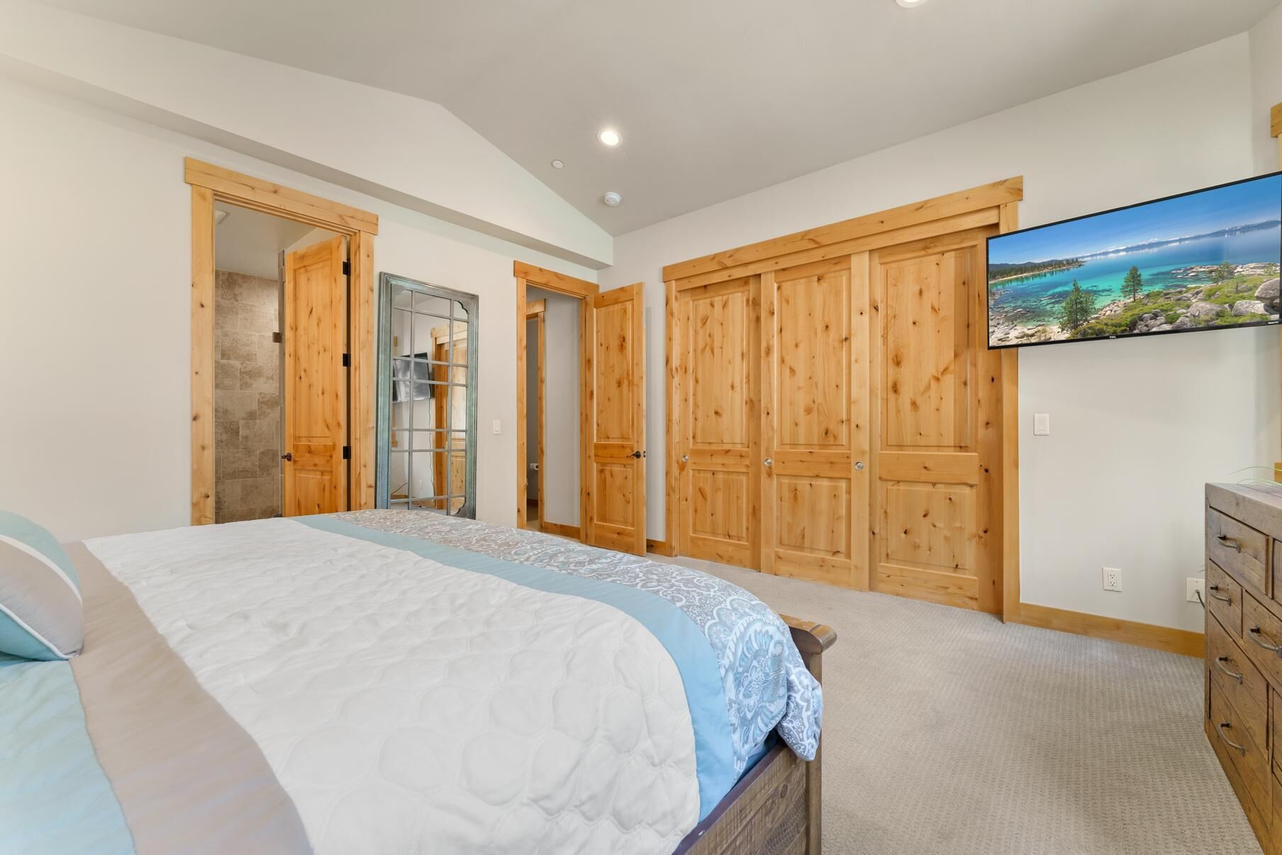 House, Multiple Beds (The Speckled Gem) | 3 bedrooms, premium bedding, individually decorated