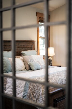 House, Multiple Beds (The Speckled Gem) | 3 bedrooms, premium bedding, individually decorated