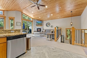 House, Multiple Beds (The Speckled Gem) | Living area