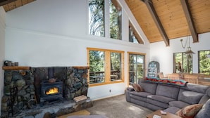 House, Multiple Beds (Patt's Place) | Living room - Patt's Place (Carnelian Bay)