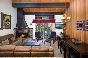 Condo, Multiple Beds (The Kingswood Retreat) | Living room