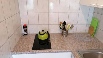 Fridge, coffee/tea maker, toaster